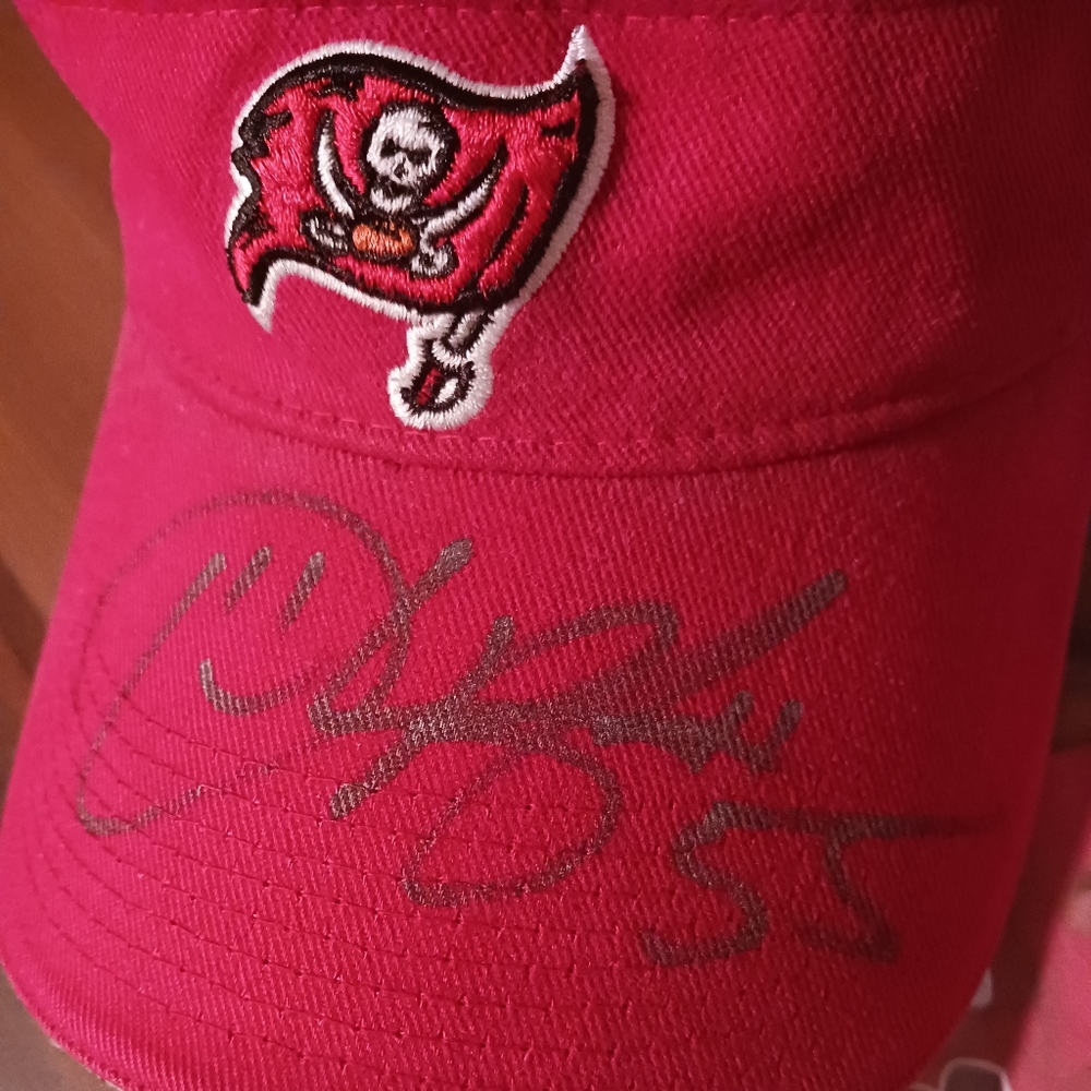 Derrick Brooks 55 2 Items Autographed Signed Tampa Bay Buccaneers Hall Of Fame